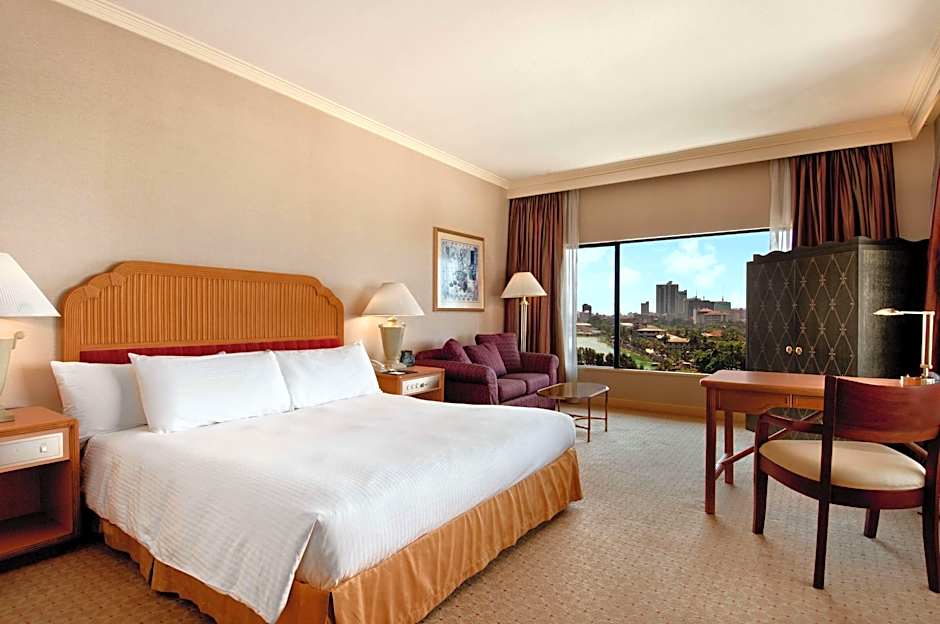 Photo 1 of 6 of Hilton Executive 1 King Bed
