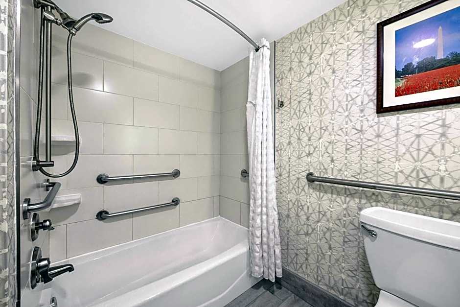 Embassy Suites By Hilton Hotel Alexandria-Old Town