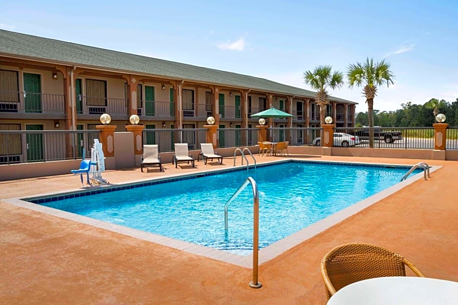 Days Inn by Wyndham Hardeeville/ I-95 State Line