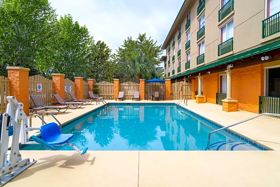Holiday Inn Express Hotel & Suites Bluffton at Hilton Head Area By IHG