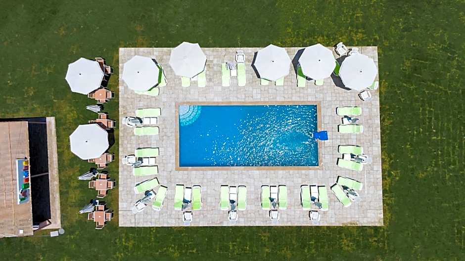 Golden Lake Marina Hotel