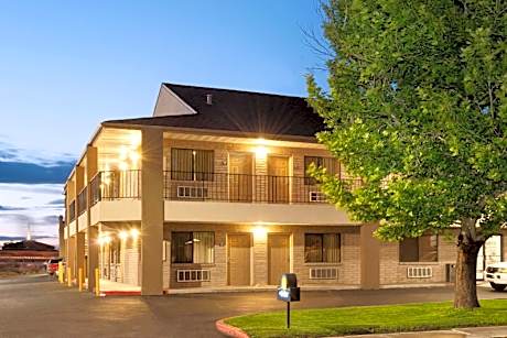 Days Inn & Suites by Wyndham Albuquerque West