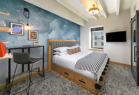 King Room with City View - Top Floor