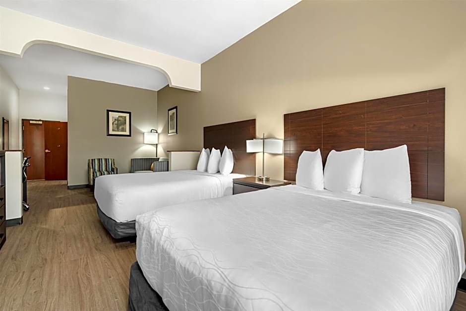 Photo 1 of 5 of 1 King Bed Suite, Accessible, Bathtub