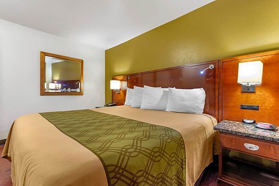 Rose City Inn & Suites