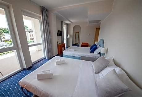 Deluxe Quadruple Room