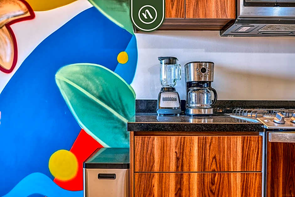 Cozy Apt with Private Terrace - Rooftop Pool