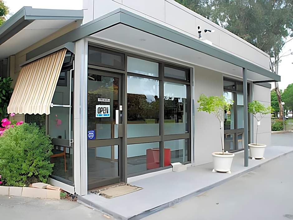 Red Cedars Motel