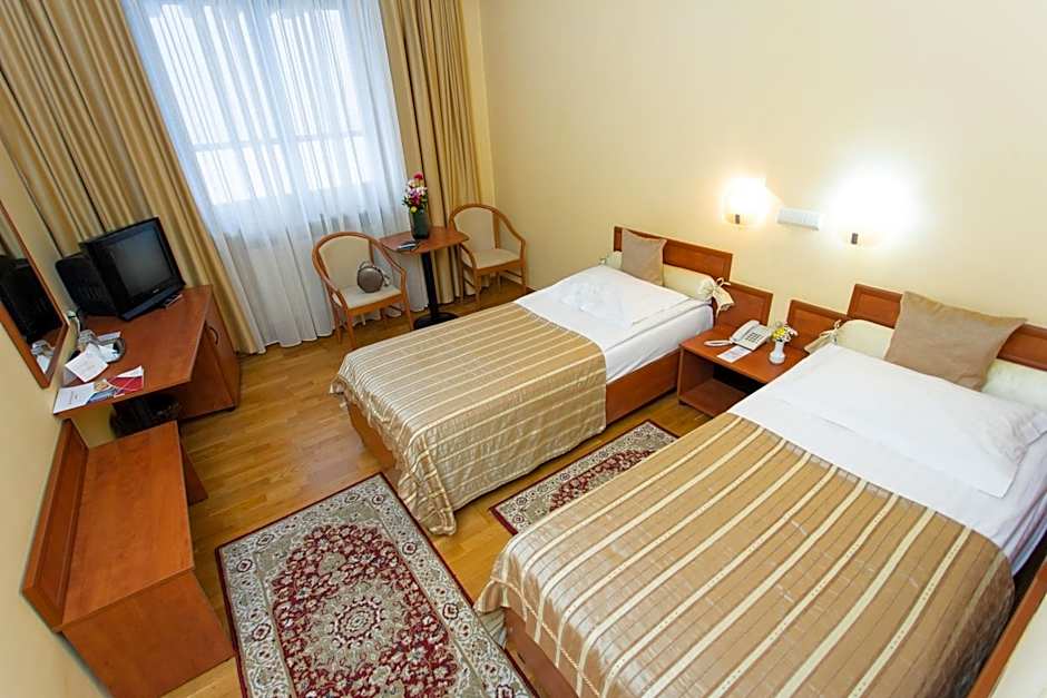 Hotel Fenyõ Conference & Spa