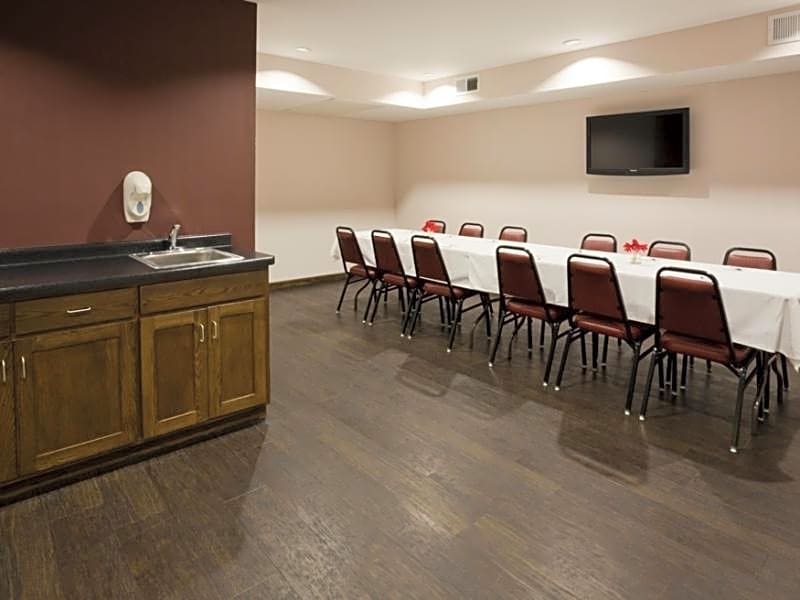 American Inn & Suites