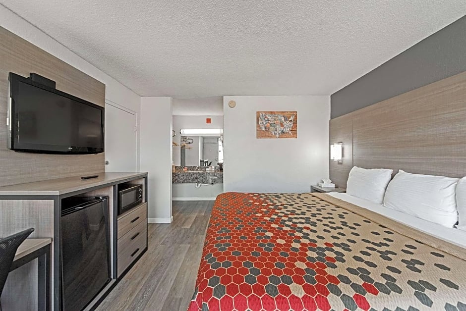 Econo Lodge Inn & Suites Bricktown