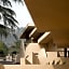 Hollywood Hills Hotel