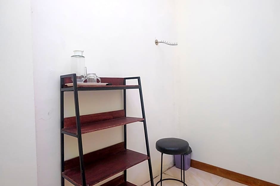 Urbanview Hotel AVA Semarang near Akademi Kepolisian Semarang by RedDoorz