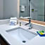 Holiday Inn Express and Suites - Mall of America - MSP Airport By IHG