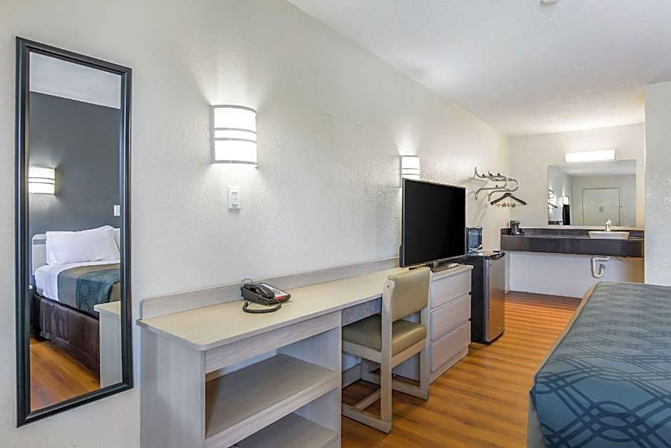 Quality Inn & Suites Columbus West