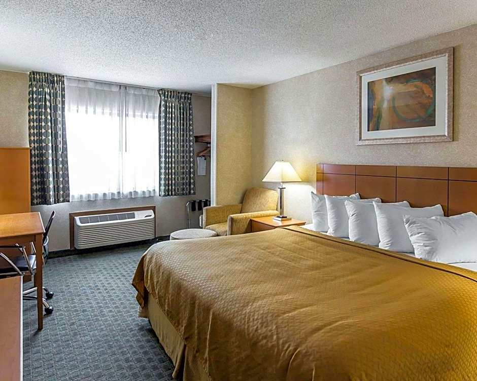 Quality Inn at Collins Road - Cedar Rapids