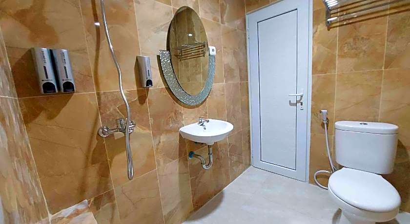 Rons City Hotel near Simpang Lima Semarang Mitra RedDoorz