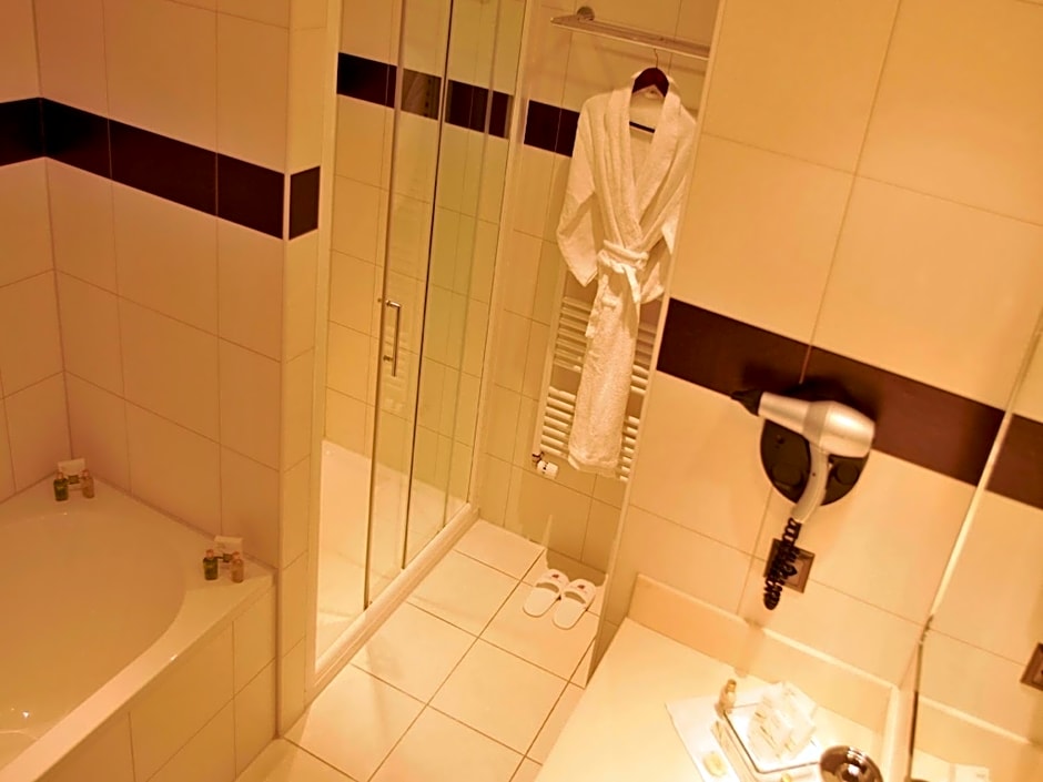 Airport Hotel Basel - Convenient & Friendly