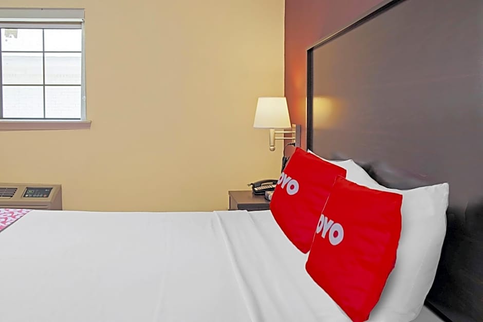 OYO Hotel McAllen Airport South - 1 mi from McAllen Medical Center