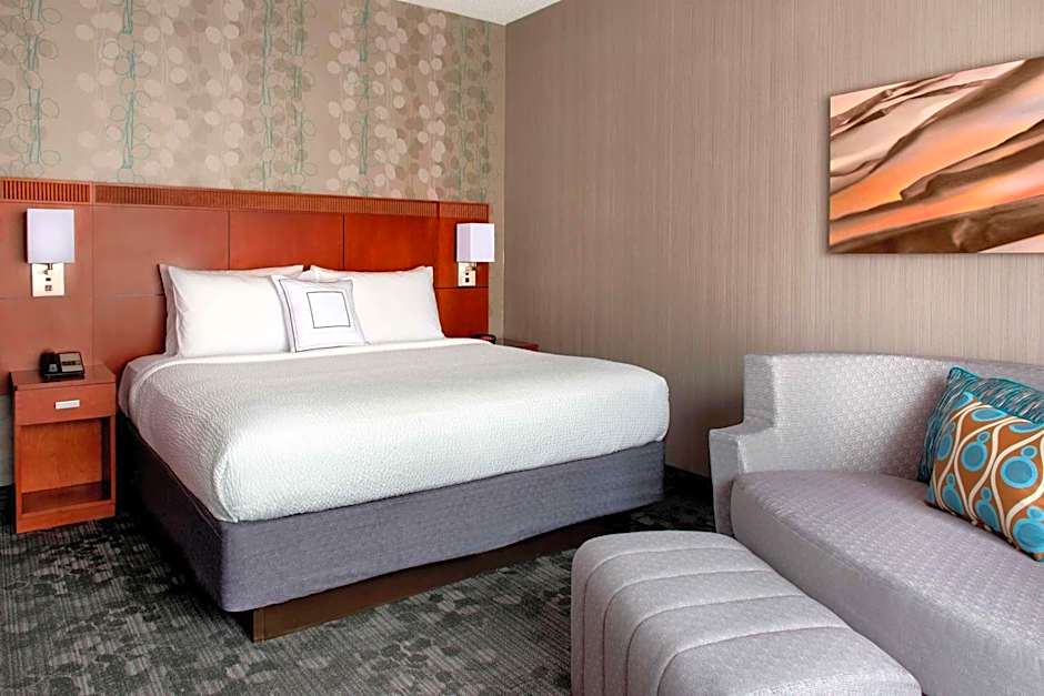 Photo 1 of 5 of 1 King Bed Guestroom, Hearing Accessible