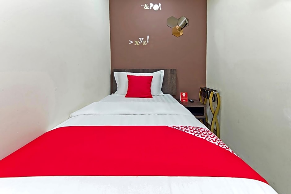 Super OYO 326 Tc Hotel