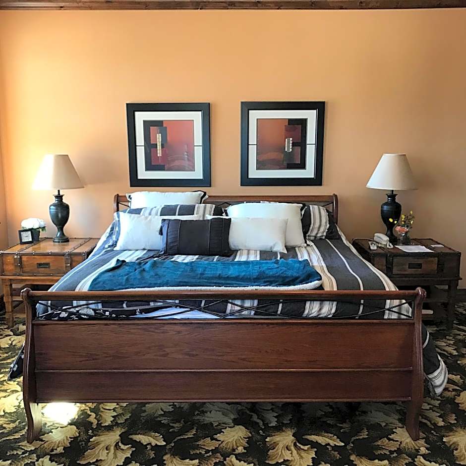 Caldwell Messenger Suites