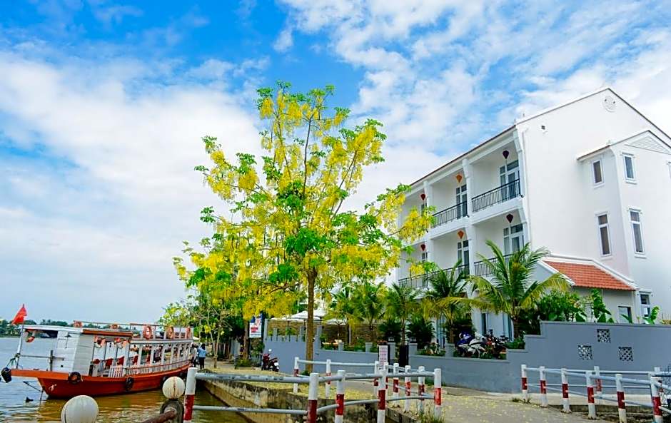 Riverside White House Hotel