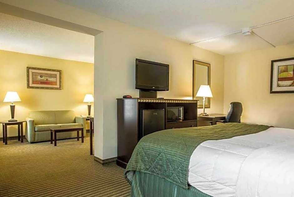 Quality Inn & Suites Greenville - Haywood Mall