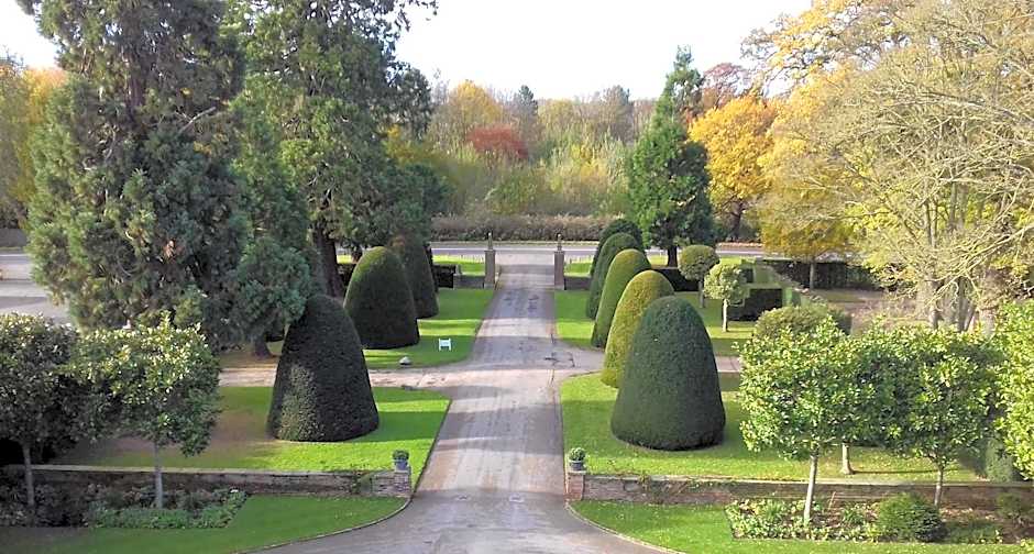 Great Fosters - Near Windsor