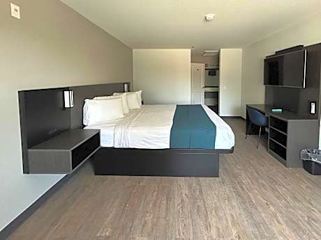 King Room with Roll-in Shower - Disability Access - Non-Smoking