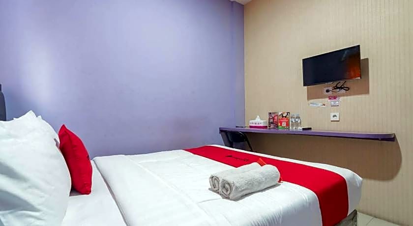 RedDoorz @ Gatot Subroto Street Bandung 3