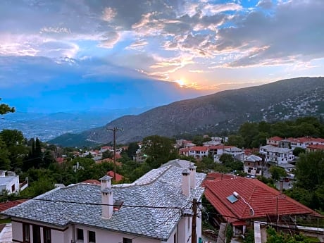 Karavos Hotel