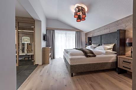 Superior Suite with Infrared Cabin