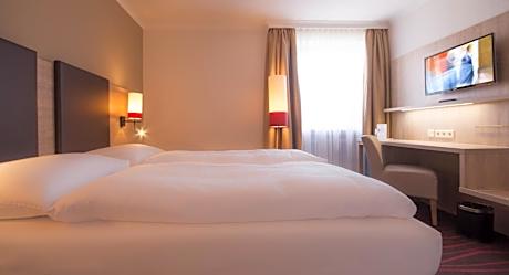 Standard Double Room facing Courtyard (no air-condition)