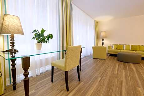 Junior Suite with Garden View