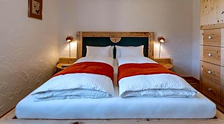 Apartment with Mountain View