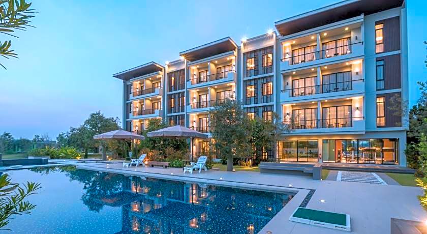 GreenVille Laguna Hotel