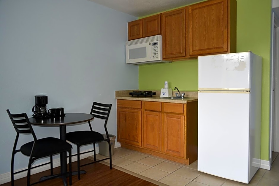 Americas Best Value Inn and Suites Groves