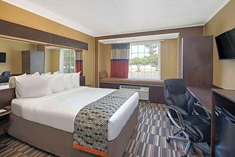 Queen Room - Disability Access/Non-Smoking