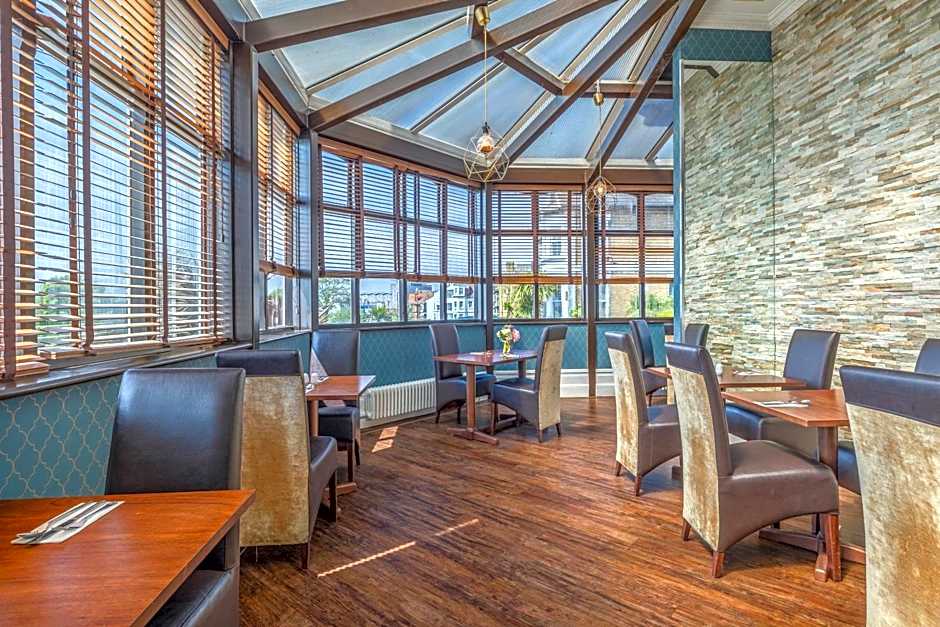 Muthu Westcliff Hotel (Near London Southend Airport)