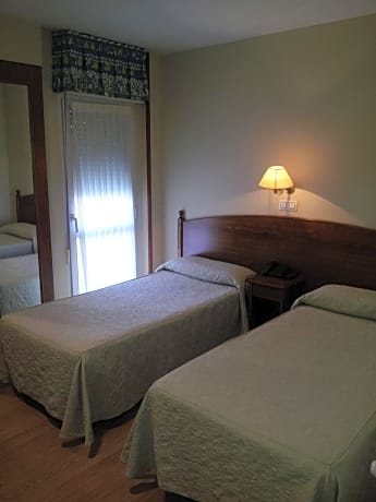 Double or Twin Room (1-2 Adults)