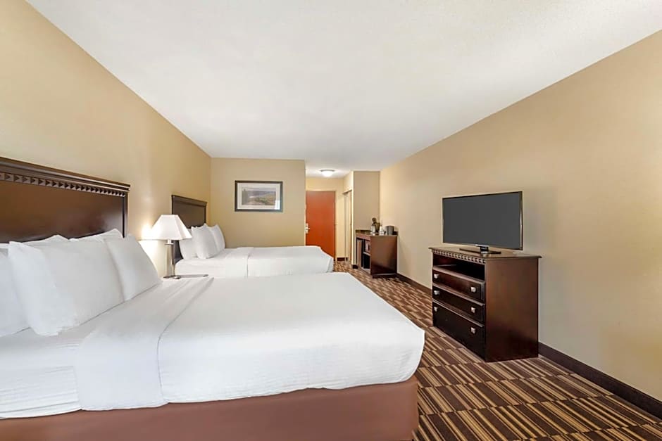 Best Western Plus Victor Inn & Suites