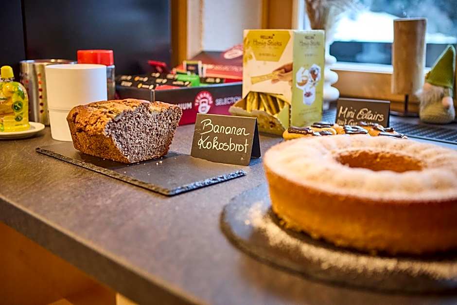 Eibinghof BED & BREAKFAST & SWIM Frühstück Pension
