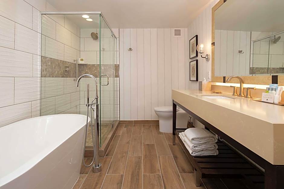 DoubleTree By Hilton Missoula Edgewater