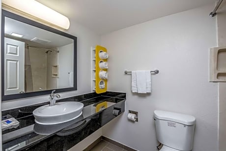 Deluxe Quadruple Room - Non-Smoking