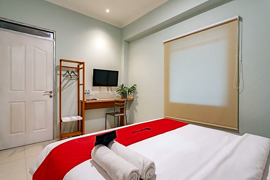 RedDoorz Plus @ Bagusrangin Street