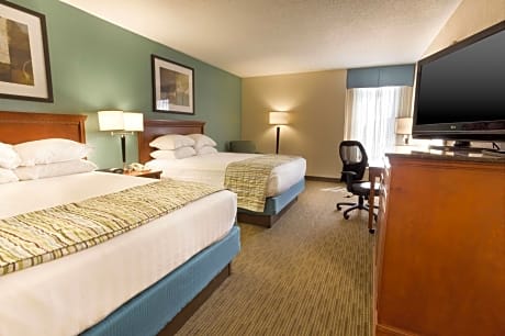 Deluxe Queen Room with Two Queen Beds - High Floor