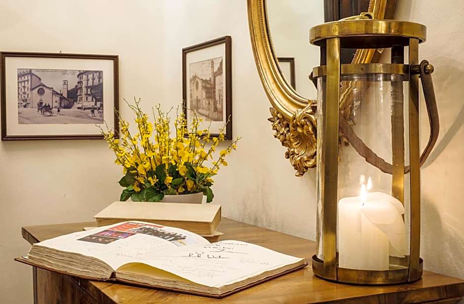 International au Lac Historic Lakeside Hotel