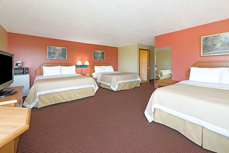 Days Inn by Wyndham Cameron