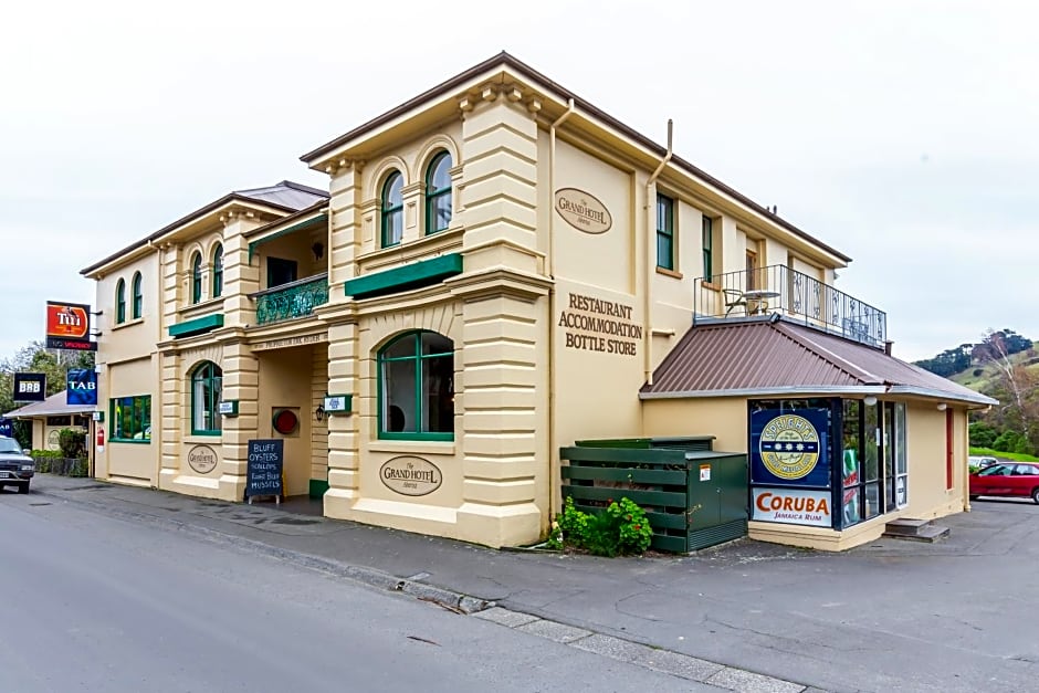 The Grand Hotel & Bar - Akaroa
